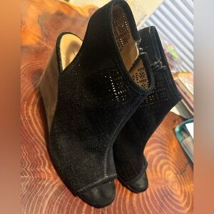 Lucky Brand size 9 Elegant Black Wedge Sandals